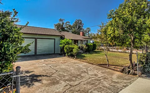 1315 Mistletoe Ln, Redding, CA 96002 photo 3