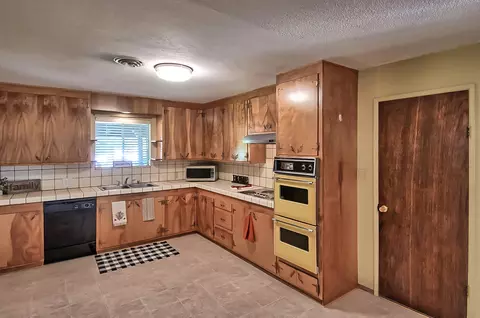 1315 Mistletoe Ln, Redding, CA 96002 photo 12