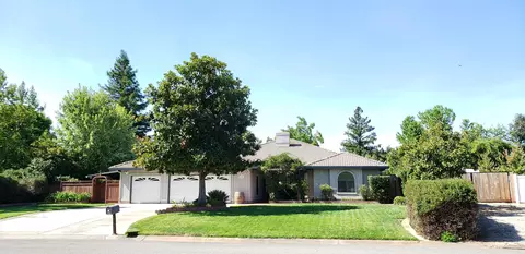 6982 Granada Dr, Redding, CA 96002 photo 1
