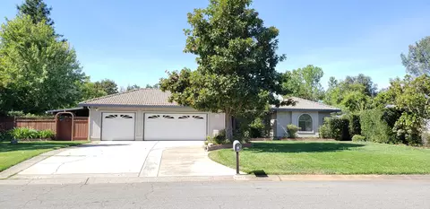 6982 Granada Dr, Redding, CA 96002 photo 2