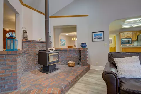 6982 Granada Dr, Redding, CA 96002 photo 6
