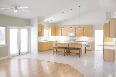 2147 Princeton Way, Redding, CA 96003 photo 9