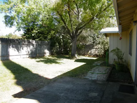 2258 Venus Way, Redding, CA 96002 photo 18