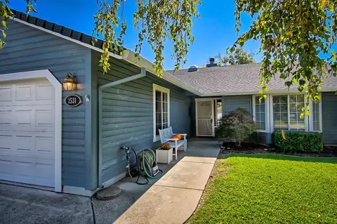 2531 Dewberry Dr, Redding, CA 96003 photo 3