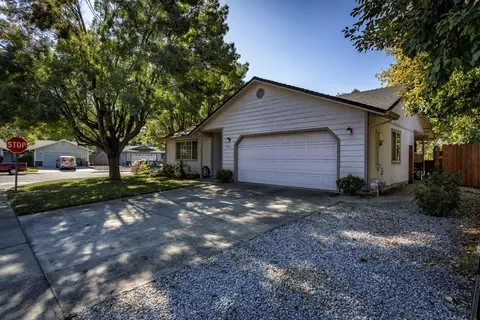 3040 Driftstone Dr, Anderson, CA 96007 photo 2