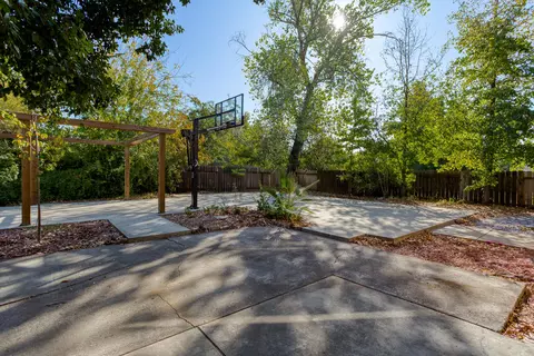 543 Chancellor Blvd, Redding, CA 96003 photo 8
