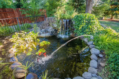 2835 Blue Bell Dr, Redding, CA 96001 photo 2
