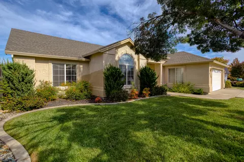 3738 Sunglow Dr, Redding, CA 96001 photo 2