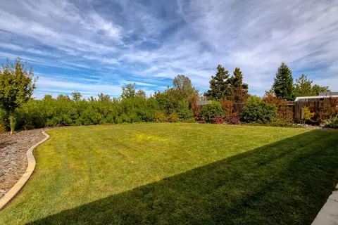 3738 Sunglow Dr, Redding, CA 96001 photo 23