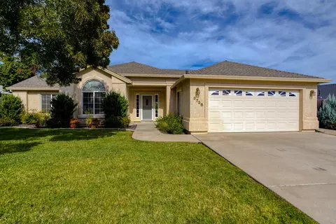 3738 Sunglow Dr, Redding, CA 96001 photo 1
