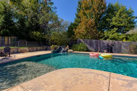 4550 Moyvane Dr, Redding, CA 96001 photo 3