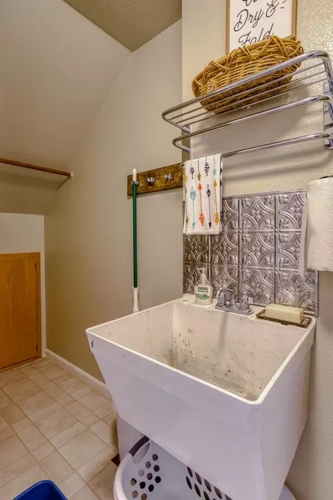 4550 Moyvane Dr, Redding, CA 96001 photo 52