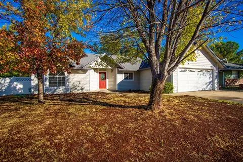 3735 Mchale Way, Redding, CA 96001 photo 2