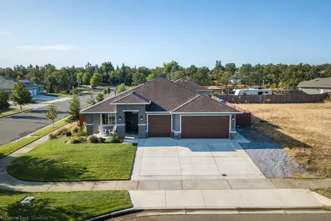 19497 Carnegie Dr, Redding, CA 96003 photo 1