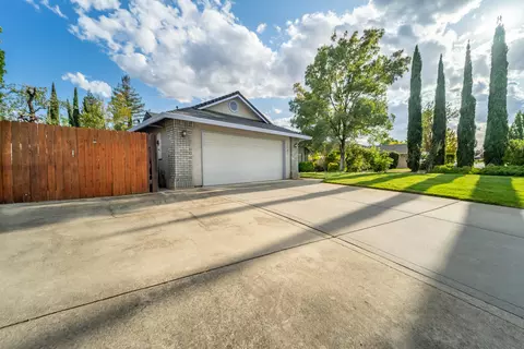 3103 Howard Dr, Redding, CA 96001 photo 2