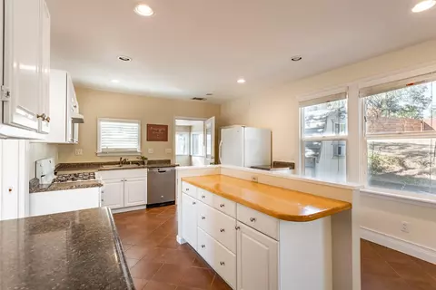 1352 Magnolia Ave, Redding, CA 96001 photo 4