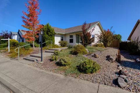 335 Franciscan Trl, Redding, CA 96003 photo 5