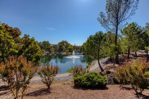 335 Franciscan Trl, Redding, CA 96003 photo 2