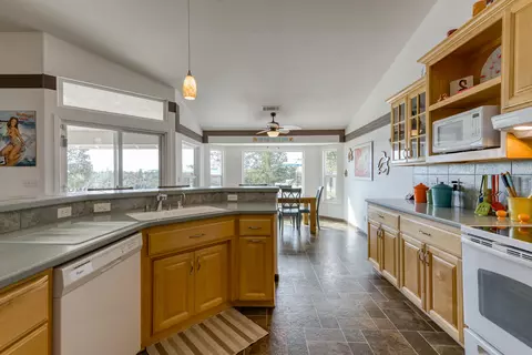 4047 Sunglow Dr, Redding, CA 96001 photo 17