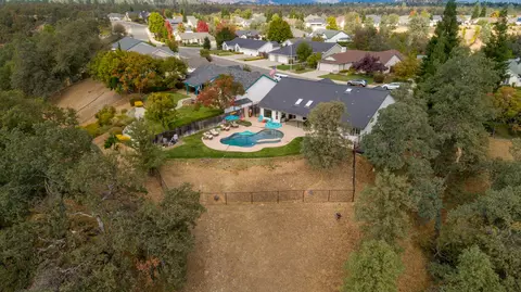 4047 Sunglow Dr, Redding, CA 96001 photo 1