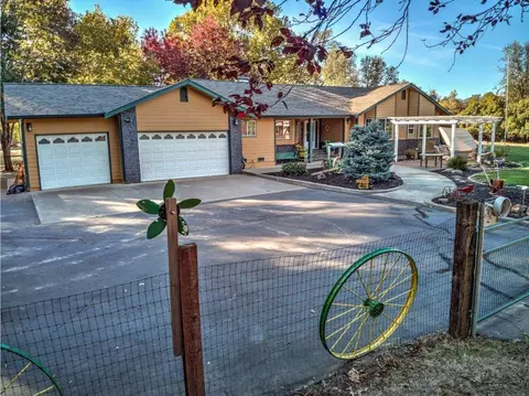 12124 E Stillwater Way, Redding, CA 96003 photo 2