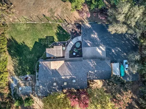 12124 E Stillwater Way, Redding, CA 96003 photo 3