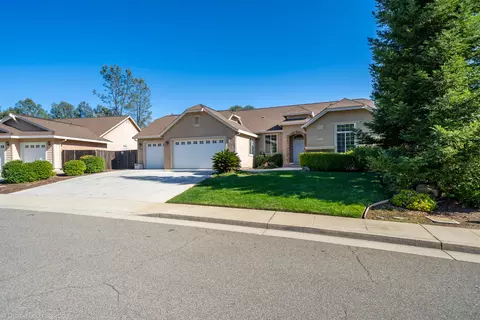 4637 Nantucket Dr, Redding, CA 96001 photo 2