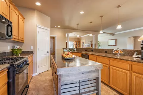 2140 Darsha Ln, Redding, CA 96003 photo 8