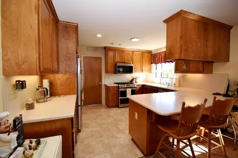 1556 Robinson Dr, Red Bluff, CA 96080 photo 3