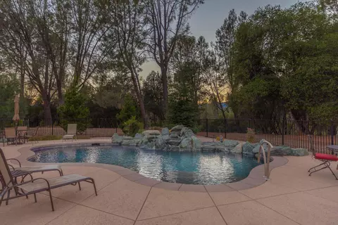13219 Tierra Oaks Dr, Redding, CA 96003 photo 4