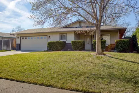 6892 Hemlock St, Redding, CA 96001 photo 1