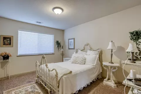 6892 Hemlock St, Redding, CA 96001 photo 15