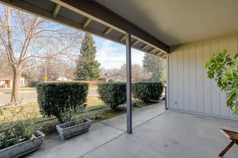 6892 Hemlock St, Redding, CA 96001 photo 3