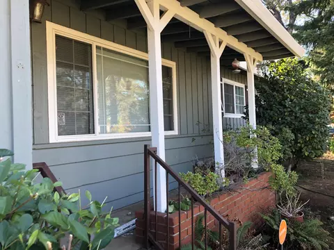 1431 Oakdale Ln, Redding, CA 96002 photo 1