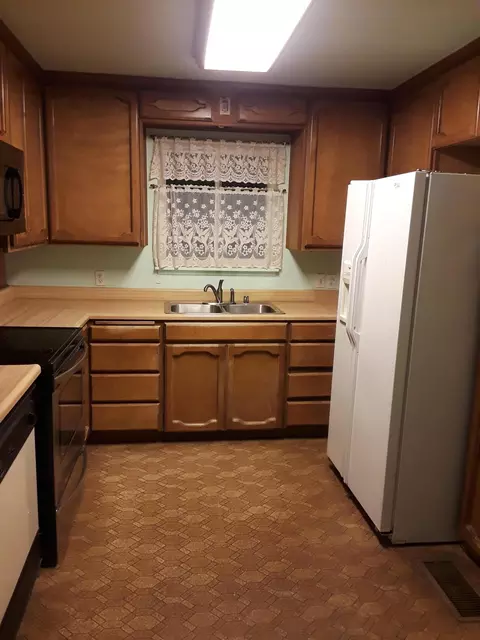 1431 Oakdale Ln, Redding, CA 96002 photo 2