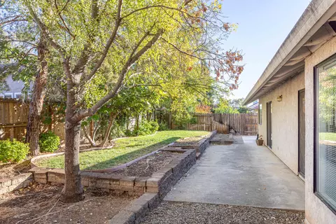 2202 Candlewood Dr, Redding, CA 96003 photo 31