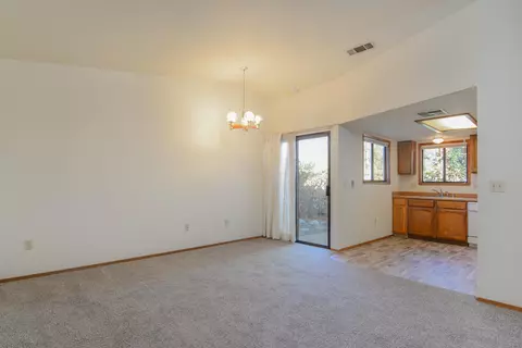 877 Monarch Ct, Redding, CA 96003 photo 3