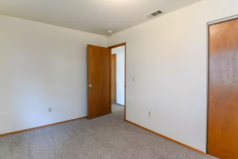 877 Monarch Ct, Redding, CA 96003 photo 4