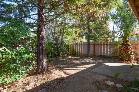 877 Monarch Ct, Redding, CA 96003 photo 8