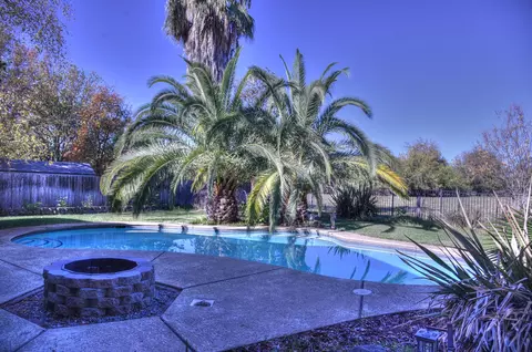 486 Rivella Vista Dr, Redding, CA 96001 photo 1