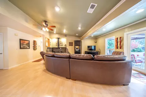 1553 Arroyo Mnr, Redding, CA 96003 photo 2