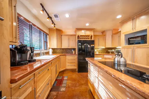 1553 Arroyo Mnr, Redding, CA 96003 photo 9