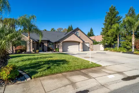 4882 St Charles Dr, Redding, CA 96002 photo 2