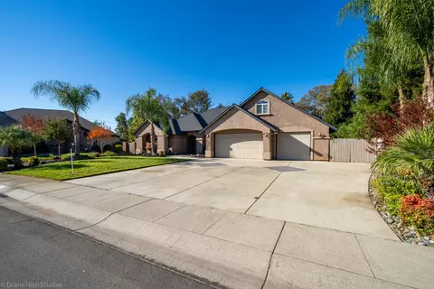 4882 St Charles Dr, Redding, CA 96002 photo 3