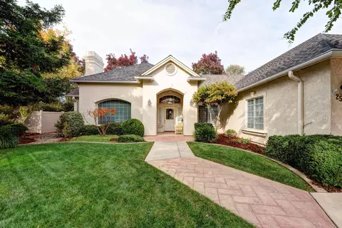 2572 Castlewood Dr, Redding, CA 96002 photo 2