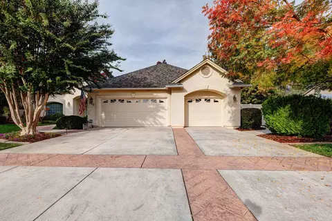 2572 Castlewood Dr, Redding, CA 96002 photo 3