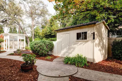 2572 Castlewood Dr, Redding, CA 96002 photo 32