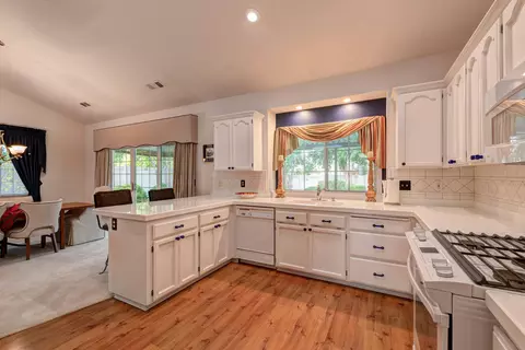 2572 Castlewood Dr, Redding, CA 96002 photo 10