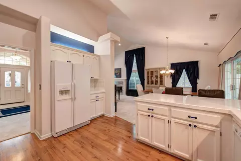 2572 Castlewood Dr, Redding, CA 96002 photo 11