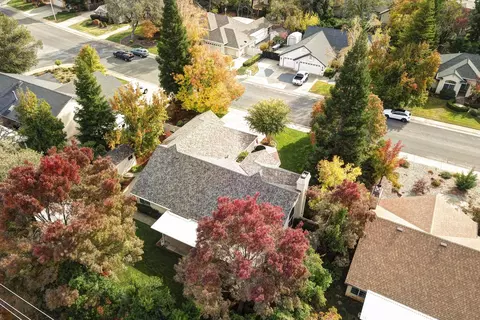 2572 Castlewood Dr, Redding, CA 96002 photo 37